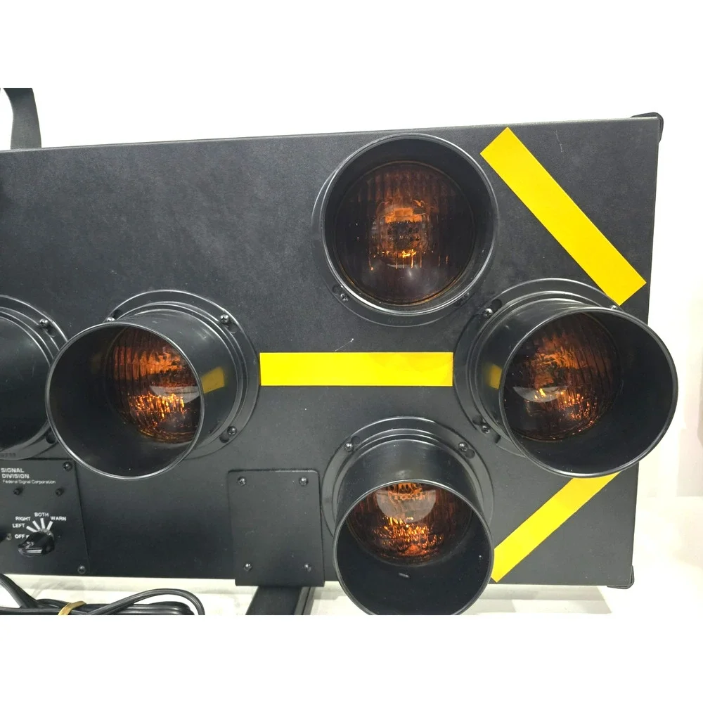 Vintage Federal Signal Amber Traffic Arrow Directional Warning Light Board WORKS